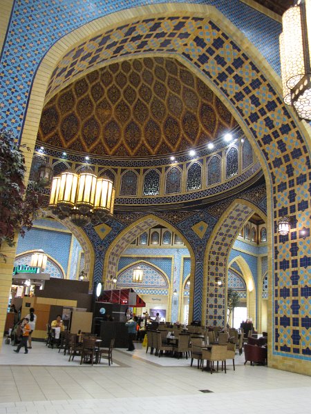 100211_ Ibn Battuta mall persia court.jpg - In het Perzische deel vind je deze grote koepel.